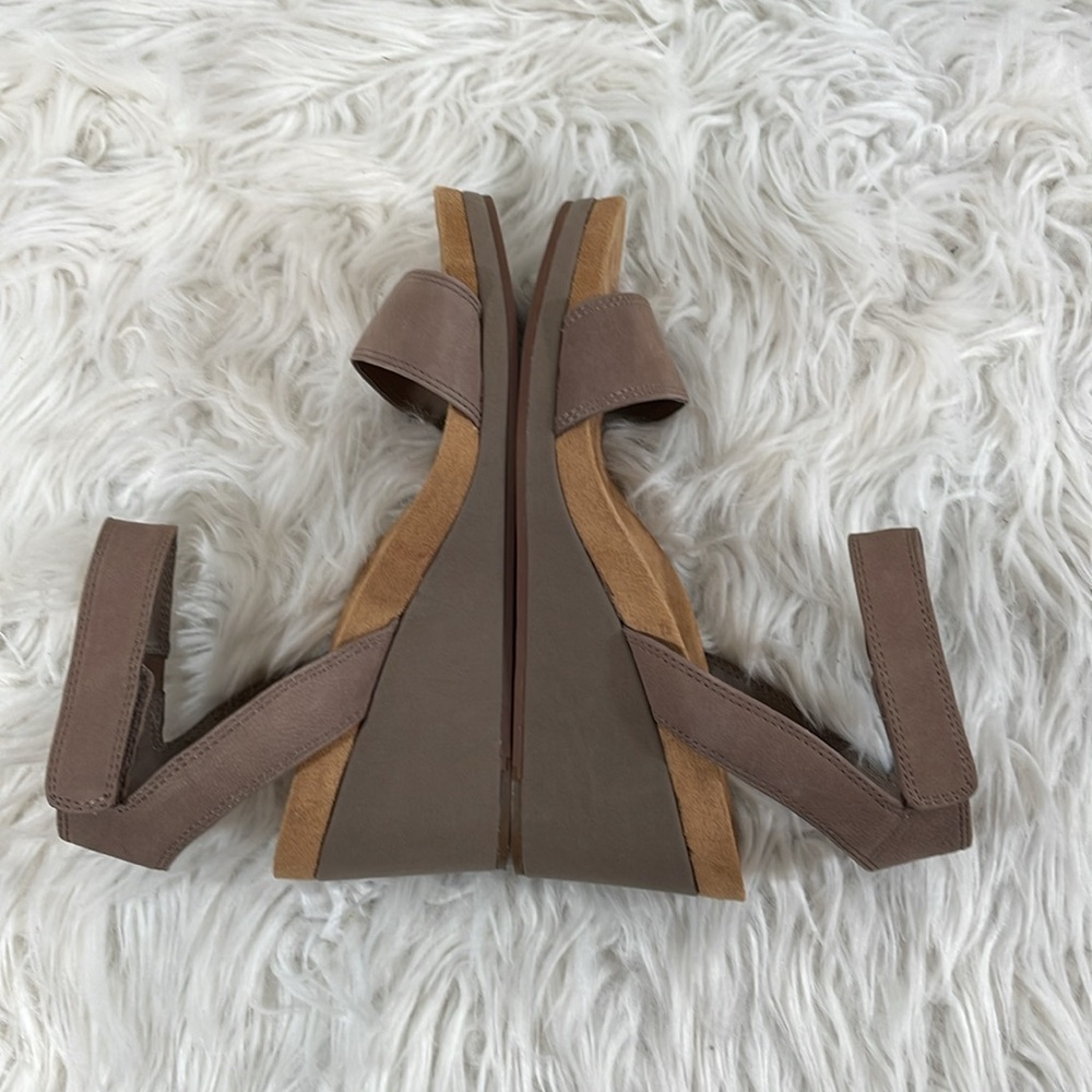 LUCKY BRAND Kanoa Taupe Suede Velcro Size 7 M Strappy 3” Wedge Sandals Tan/Brown - Picture 8 of 12